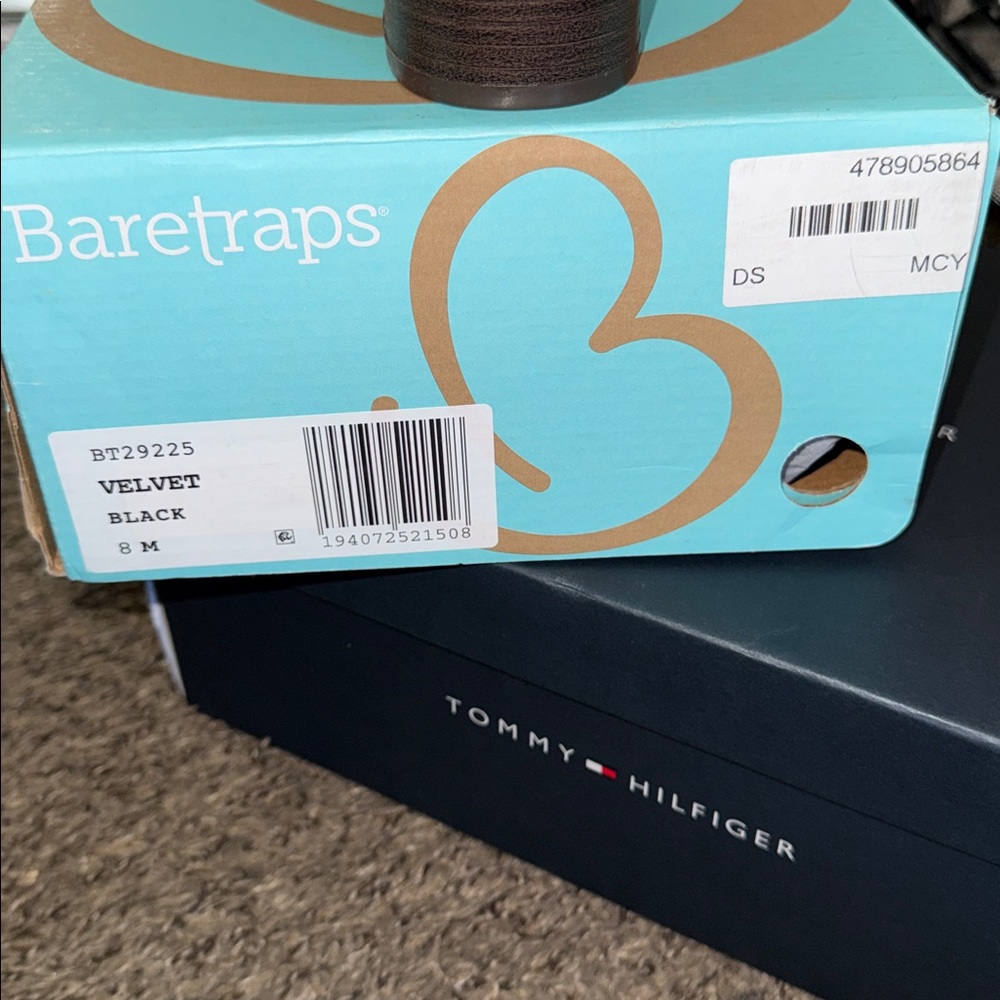 BareTraps Black Laser-Cut Strappy Women's Sandal - Picture 7 of 7